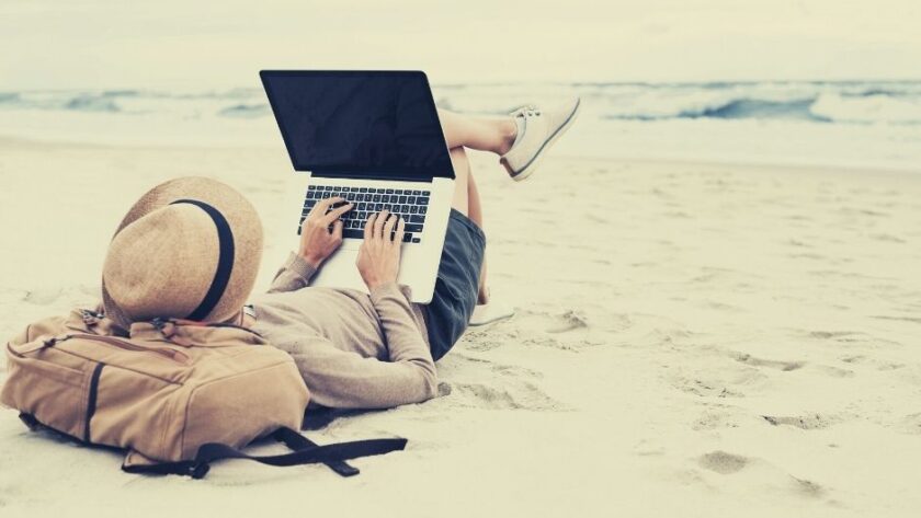 how do travel bloggers make money